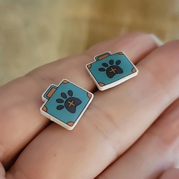 Veterinary Bag Stud Earrings - Picture 6 of 7